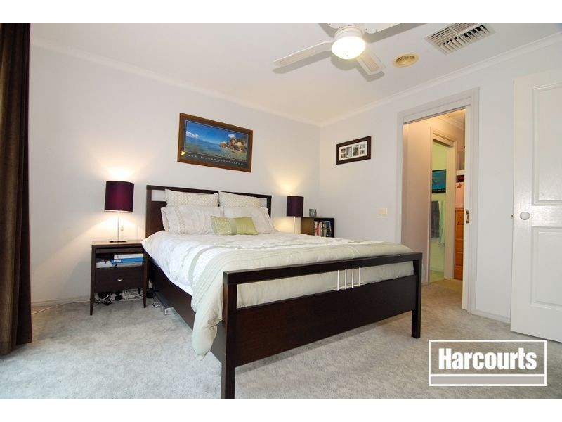 16 Flying Star Walk, Skye VIC 3977