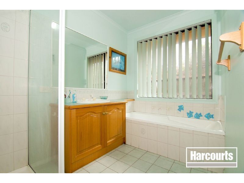 16 Flying Star Walk, Skye VIC 3977