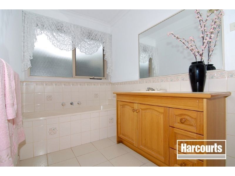 29 Cobblestone Avenue, Narre Warren South VIC 3805