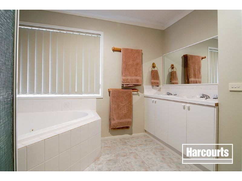19 Gull Way, Narre Warren South VIC 3805