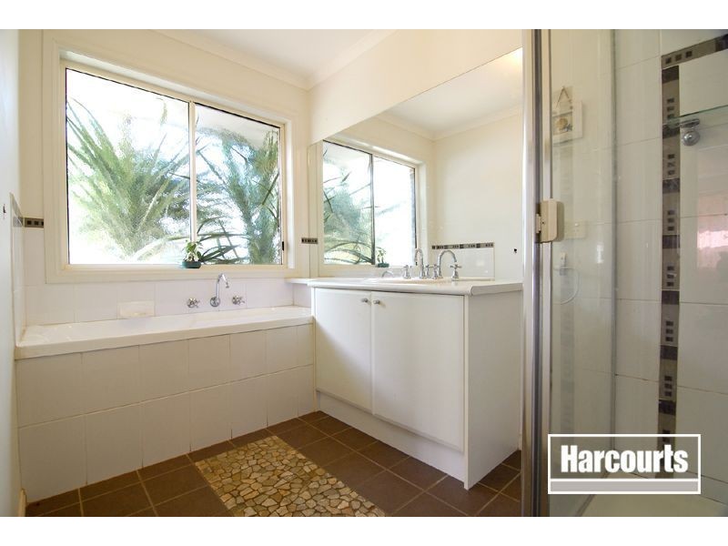 18 Mathoura Court, Berwick VIC 3806