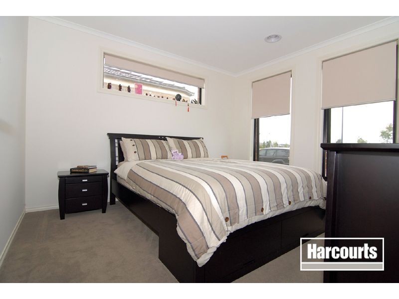 31 Bushranger Blvd, Cranbourne East VIC 3977