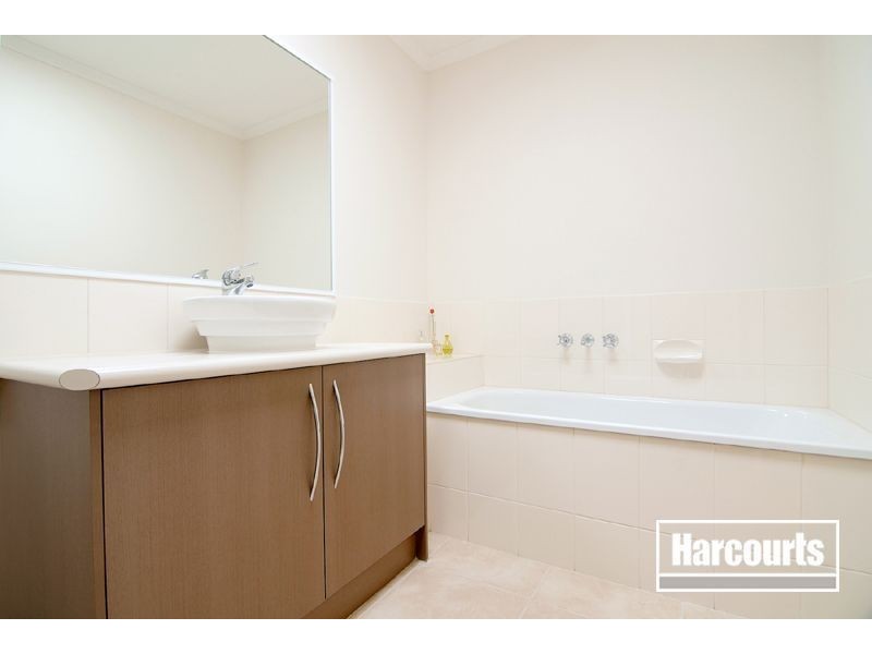 31 Bushranger Blvd, Cranbourne East VIC 3977