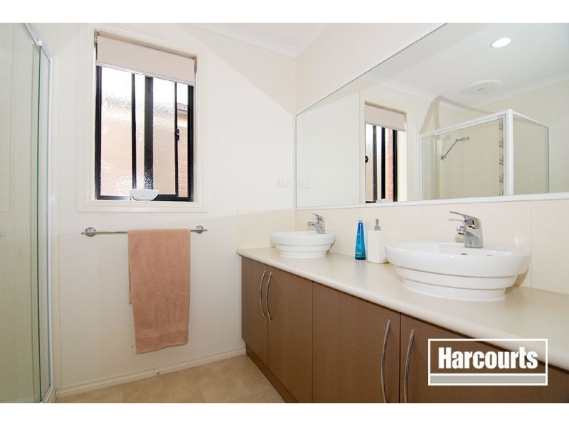 31 Bushranger Blvd, Cranbourne East VIC 3977