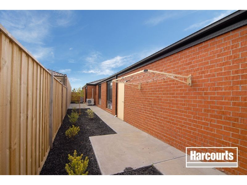 31 Bushranger Blvd, Cranbourne East VIC 3977