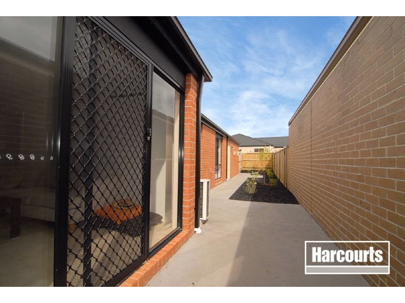 31 Bushranger Blvd, Cranbourne East VIC 3977