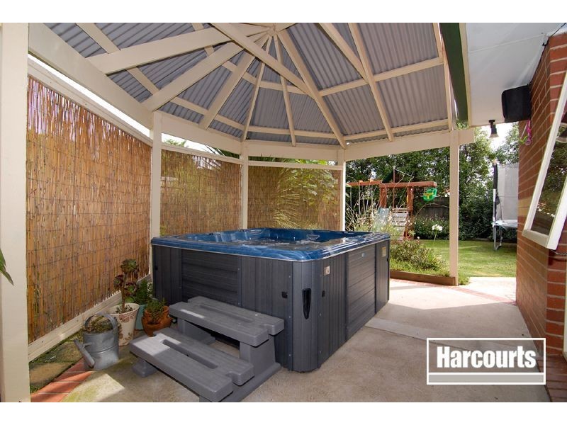 16 Cobblestone Avenue, Narre Warren South VIC 3805