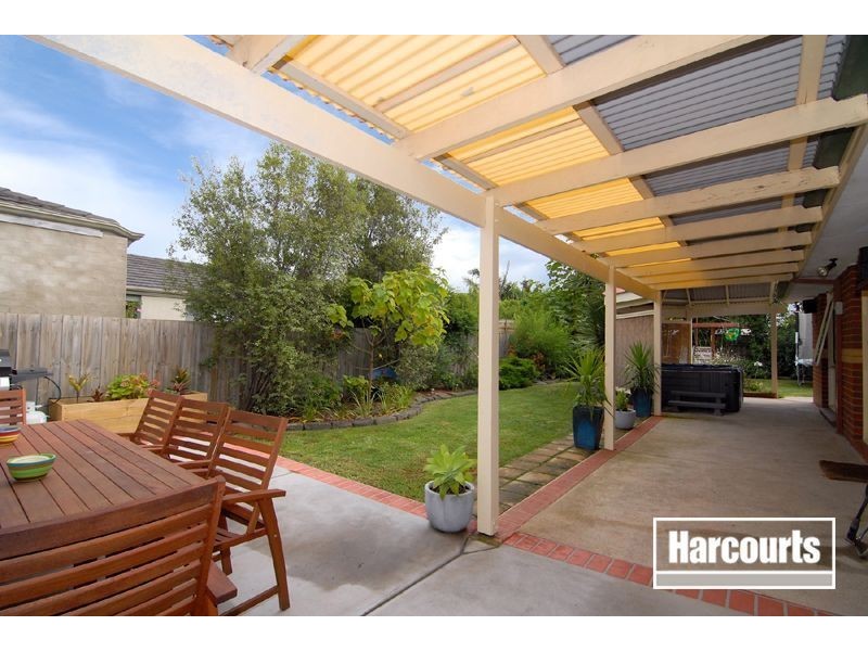 16 Cobblestone Avenue, Narre Warren South VIC 3805