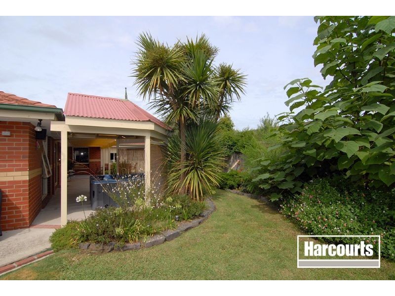 16 Cobblestone Avenue, Narre Warren South VIC 3805