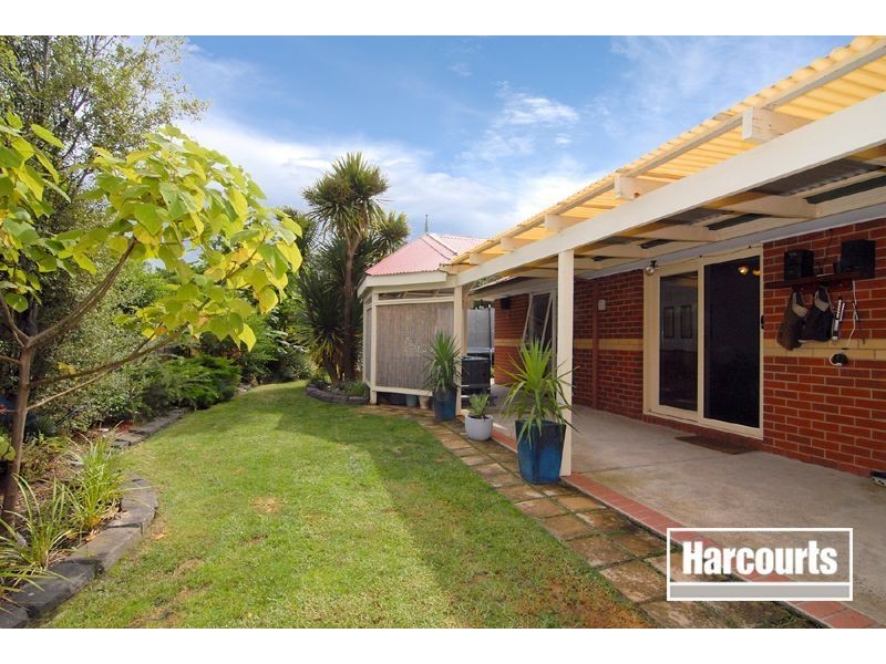 16 Cobblestone Avenue, Narre Warren South VIC 3805