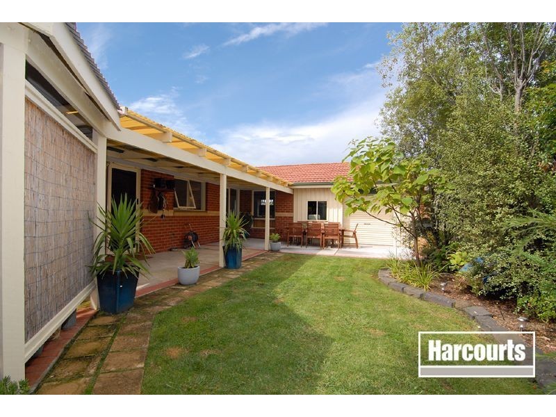 16 Cobblestone Avenue, Narre Warren South VIC 3805