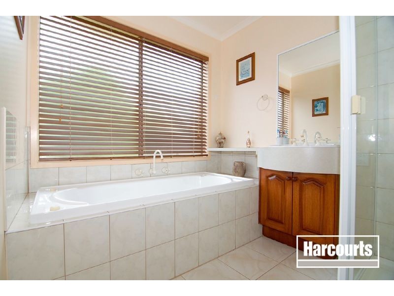 24 Southern Boulevard, Narre Warren South VIC 3805