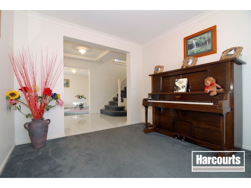 31 Champagne Grove, Narre Warren South VIC 3805