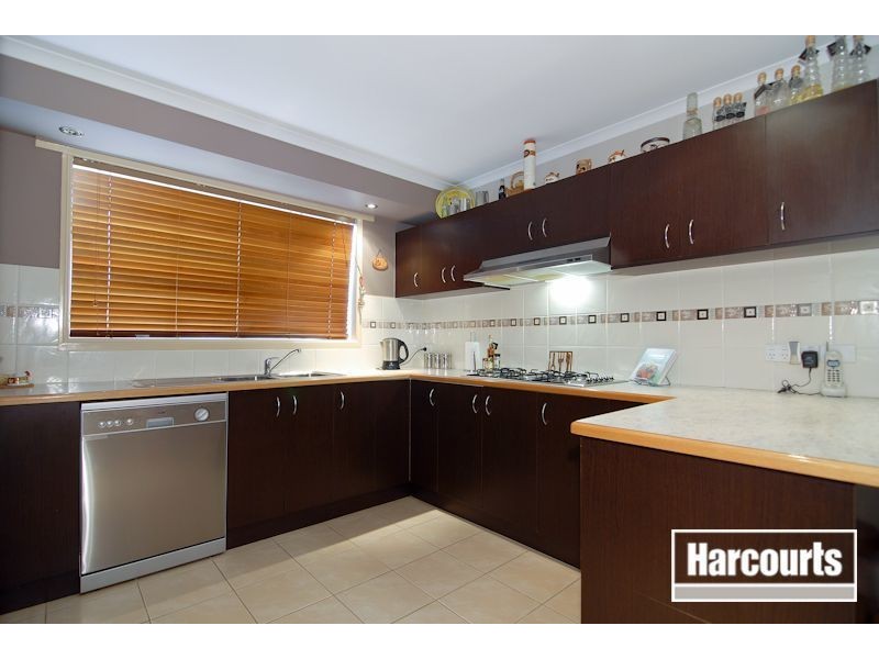 6 Luxor Court, Cranbourne VIC 3977