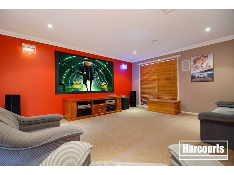 6 Luxor Court, Cranbourne VIC 3977