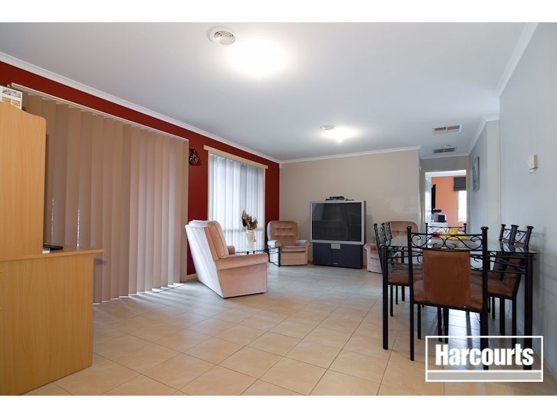 6 Luxor Court, Cranbourne VIC 3977