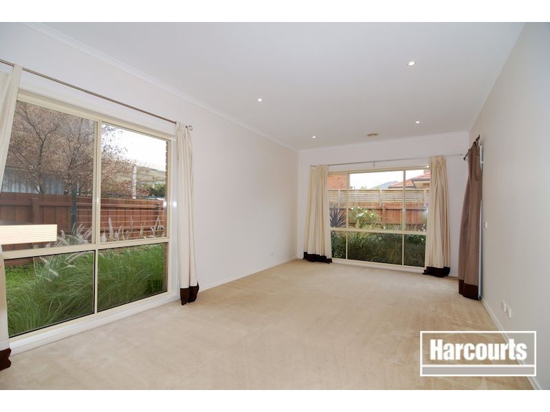 27 Amhurst Drive, Narre Warren South VIC 3805