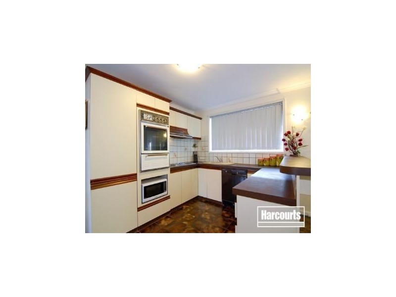 42 Meadowood Walk, Narre Warren VIC 3805