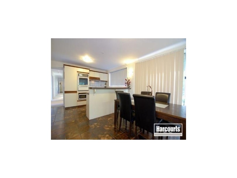 42 Meadowood Walk, Narre Warren VIC 3805