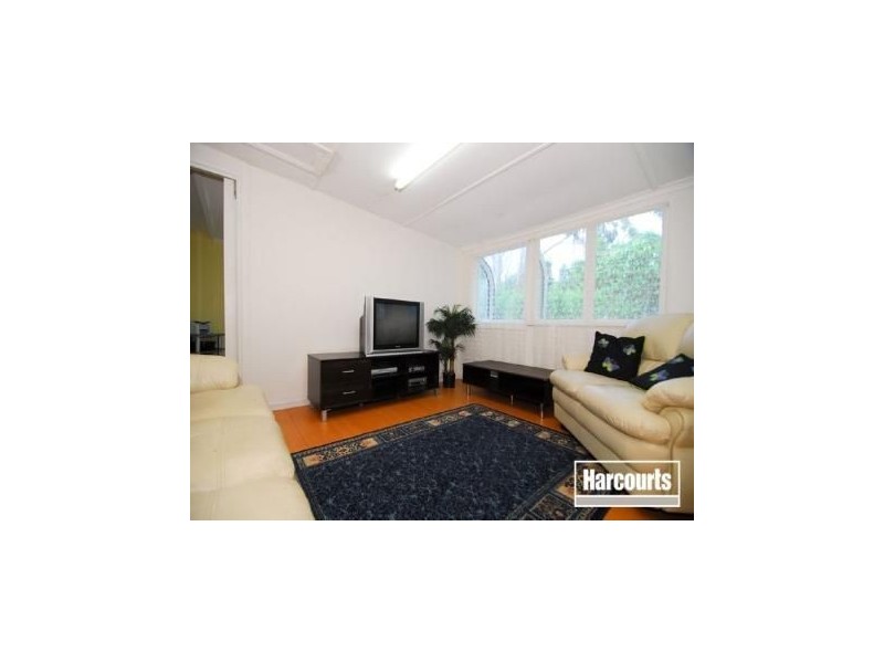 42 Meadowood Walk, Narre Warren VIC 3805