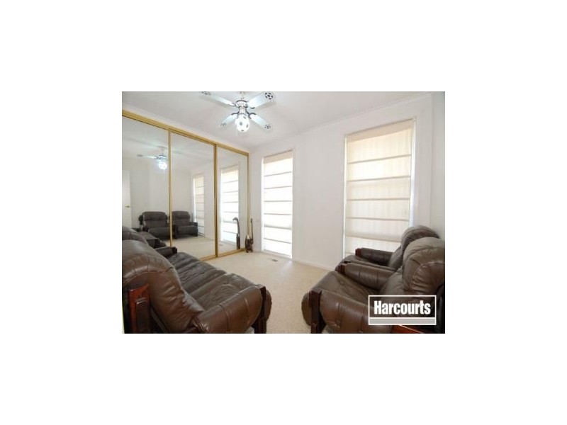 42 Meadowood Walk, Narre Warren VIC 3805