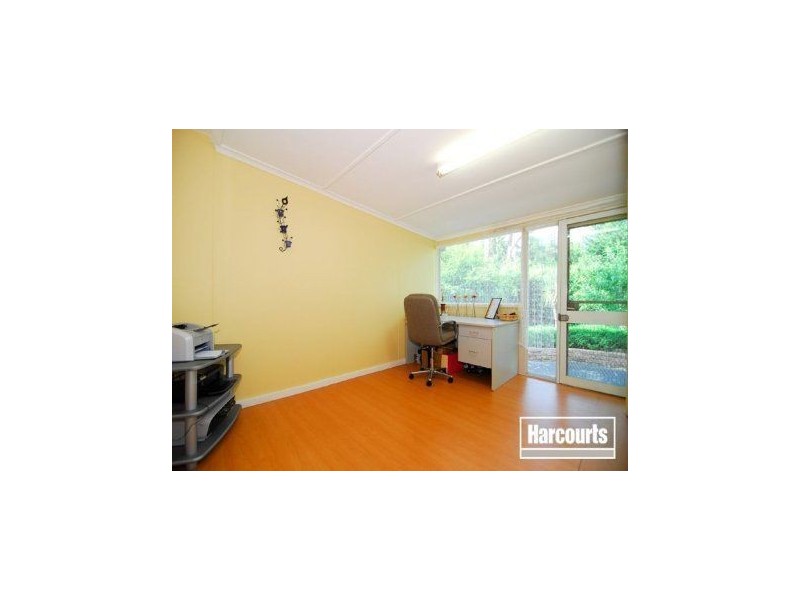 42 Meadowood Walk, Narre Warren VIC 3805