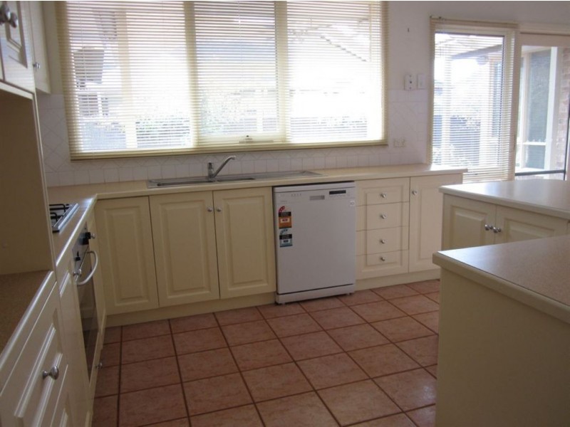 8 Jacqui Terrace, Narre Warren South VIC 3805