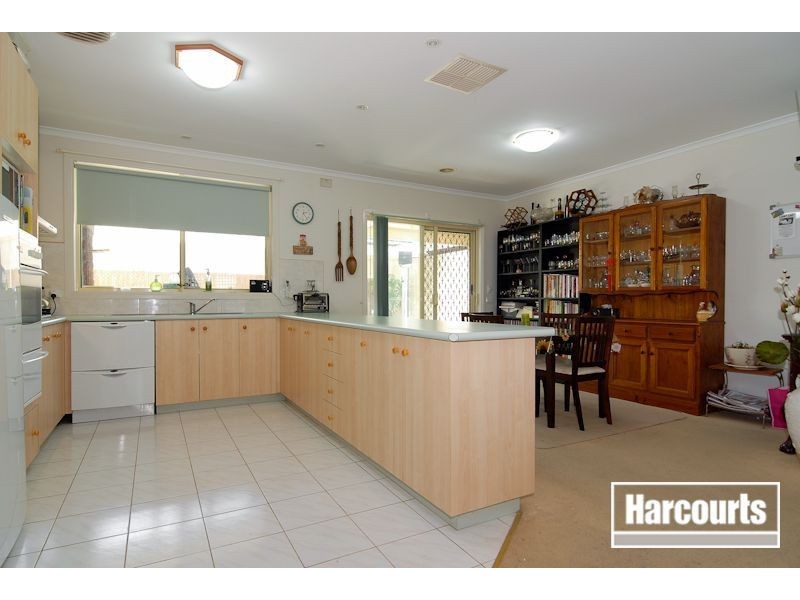 27 Seebeck Drive, Narre Warren South VIC 3805