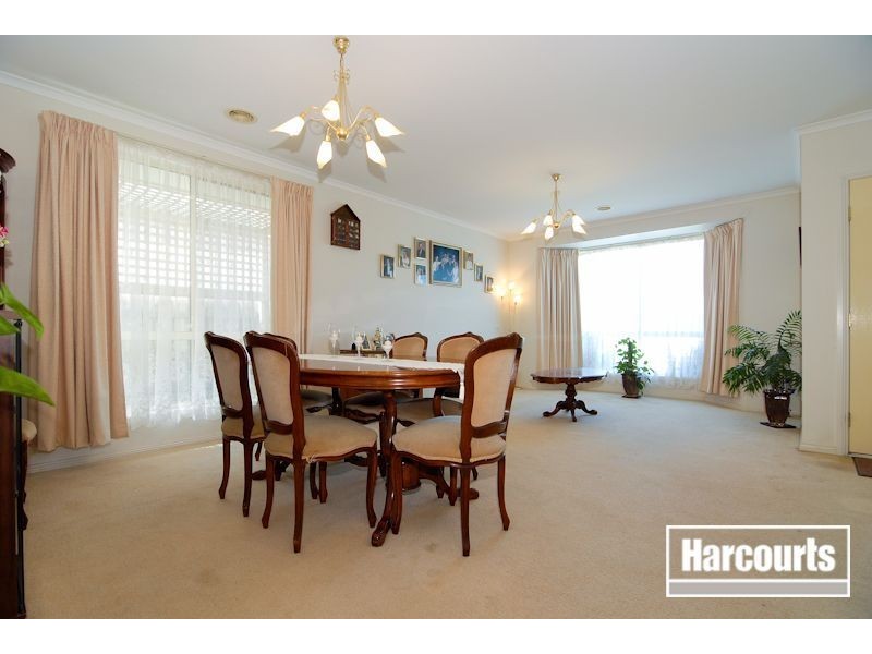 27 Seebeck Drive, Narre Warren South VIC 3805