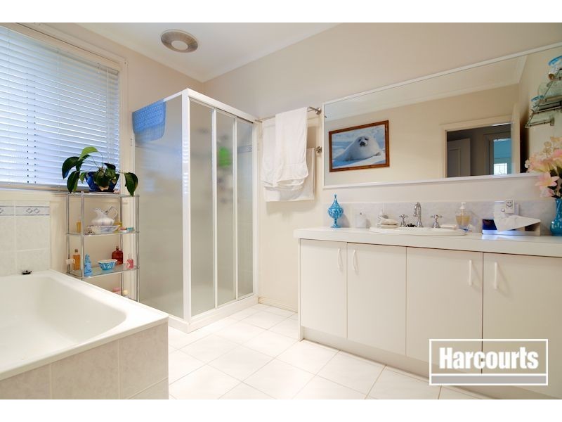 27 Seebeck Drive, Narre Warren South VIC 3805