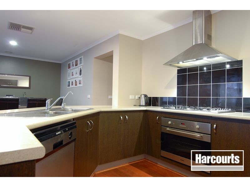 6 Derby Court, Cranbourne North VIC 3977