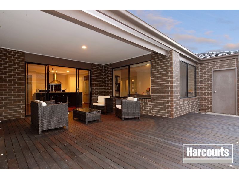 6 Derby Court, Cranbourne North VIC 3977