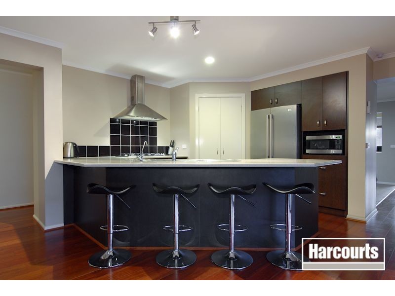 6 Derby Court, Cranbourne North VIC 3977