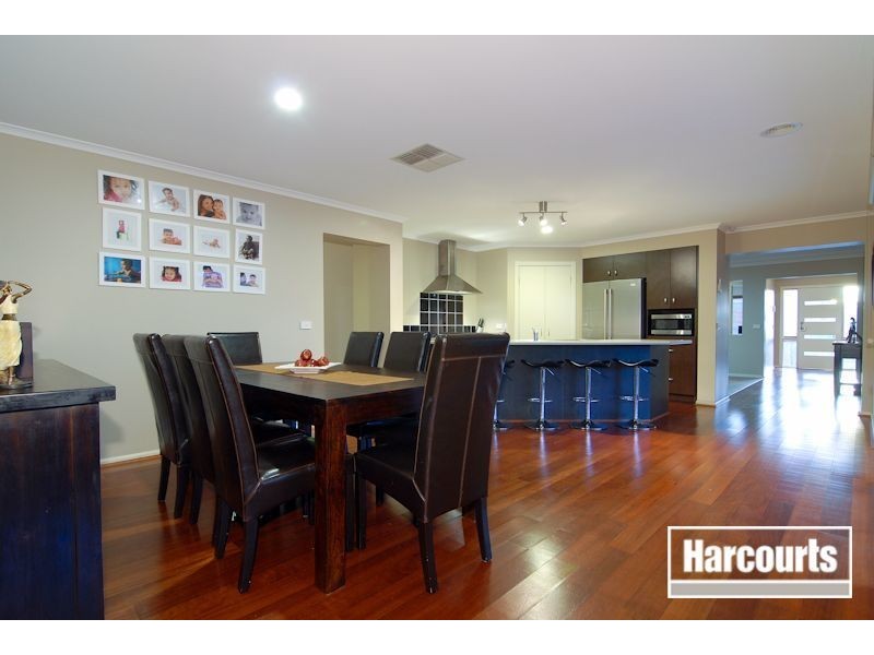 6 Derby Court, Cranbourne North VIC 3977