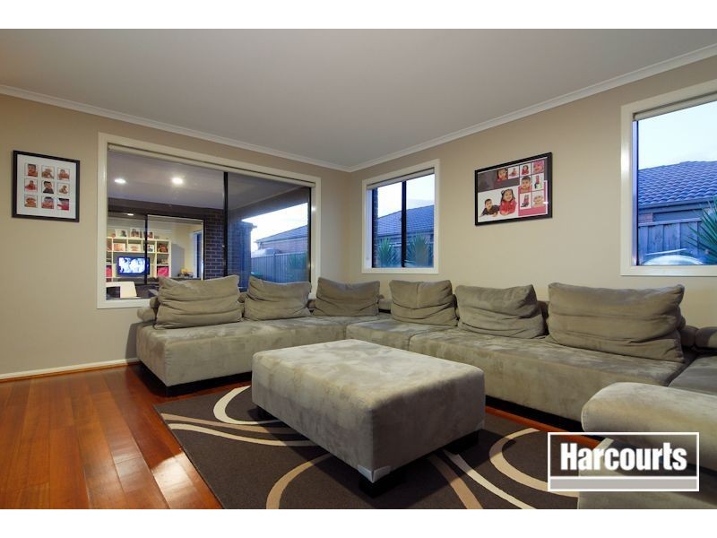 6 Derby Court, Cranbourne North VIC 3977