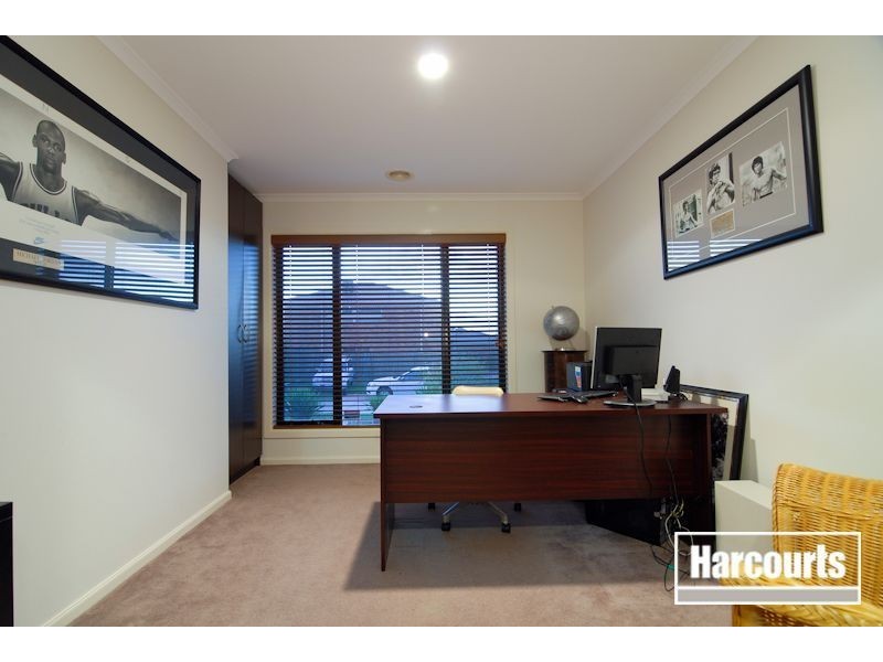 6 Derby Court, Cranbourne North VIC 3977