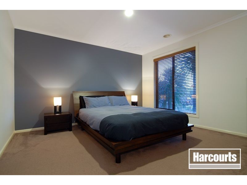 6 Derby Court, Cranbourne North VIC 3977