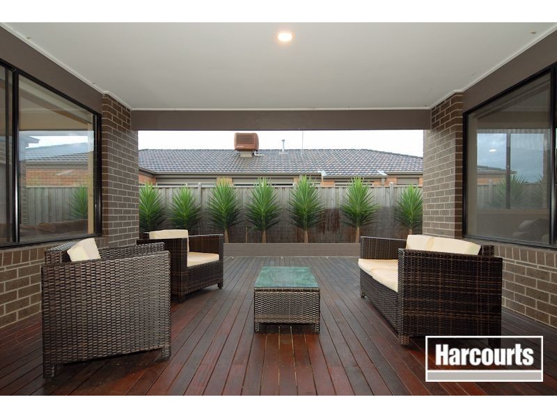 6 Derby Court, Cranbourne North VIC 3977