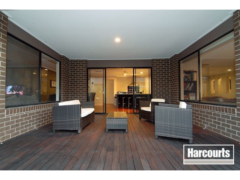 6 Derby Court, Cranbourne North VIC 3977