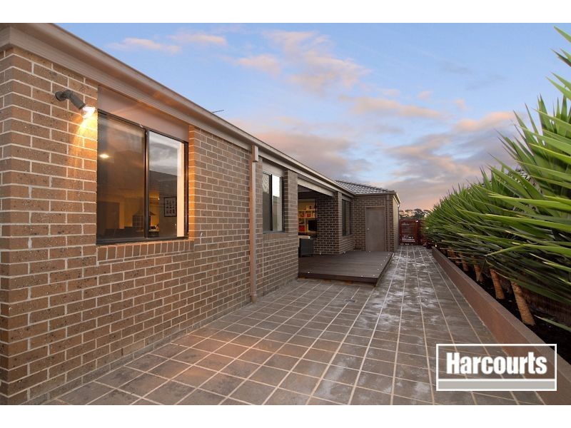 6 Derby Court, Cranbourne North VIC 3977