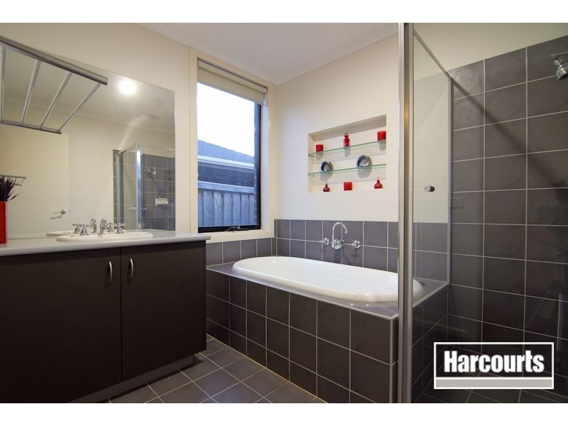 6 Derby Court, Cranbourne North VIC 3977