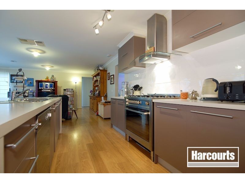 8 Menzies Close, Narre Warren South VIC 3805