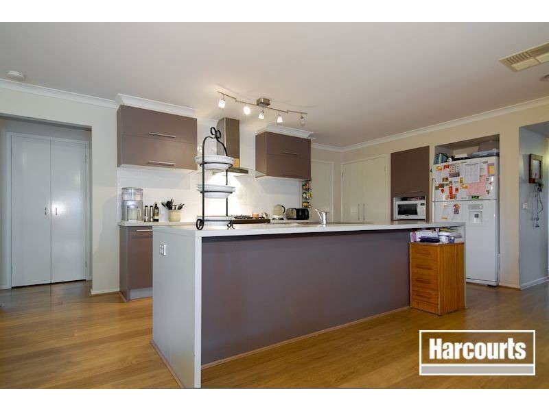 8 Menzies Close, Narre Warren South VIC 3805