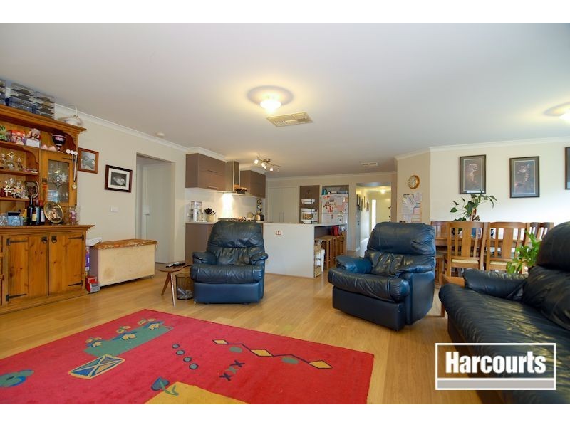 8 Menzies Close, Narre Warren South VIC 3805