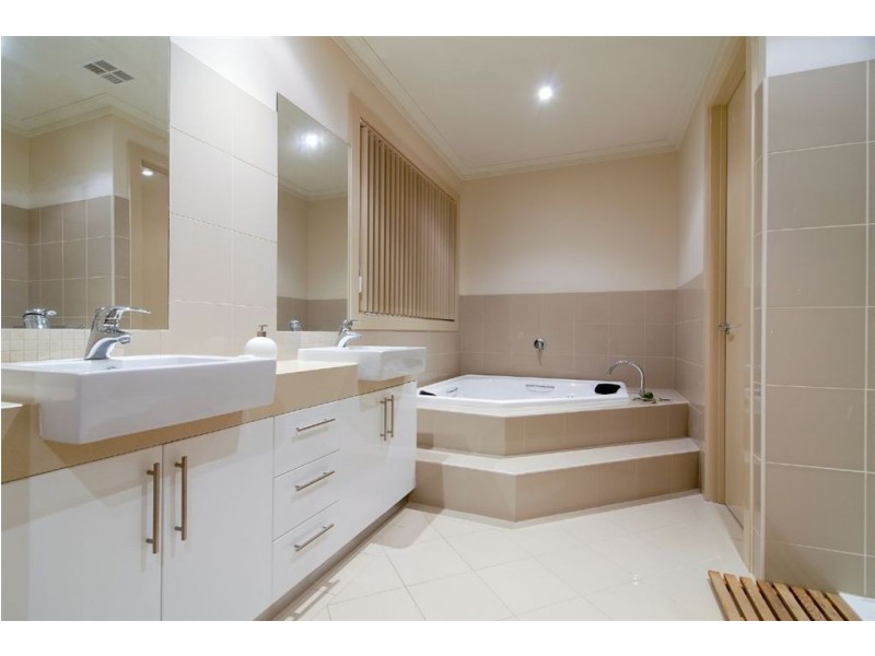 150 Drysdale Avenue, Narre Warren North VIC 3804