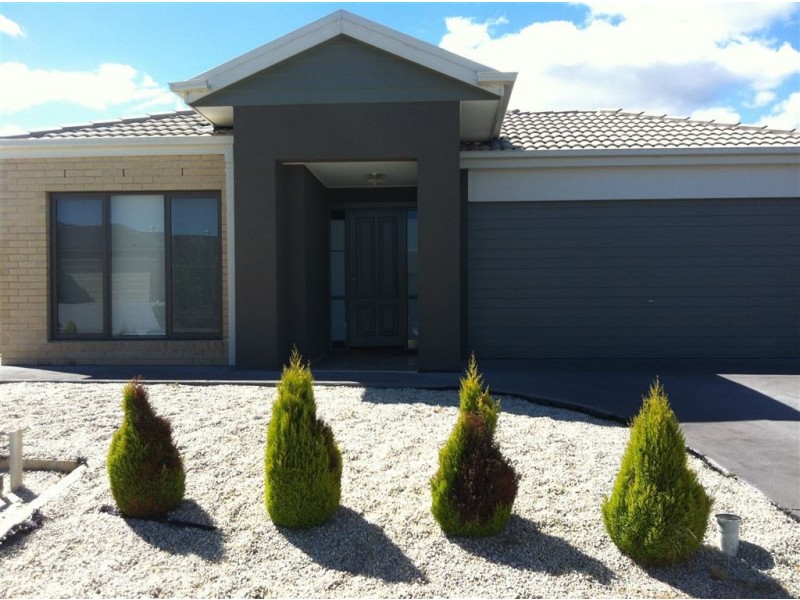 14 Jefferson Avenue, Cranbourne North VIC 3977