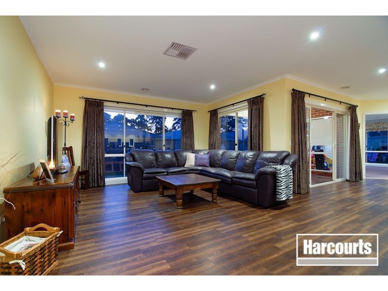 50 Sussex Avenue, Cranbourne North VIC 3977