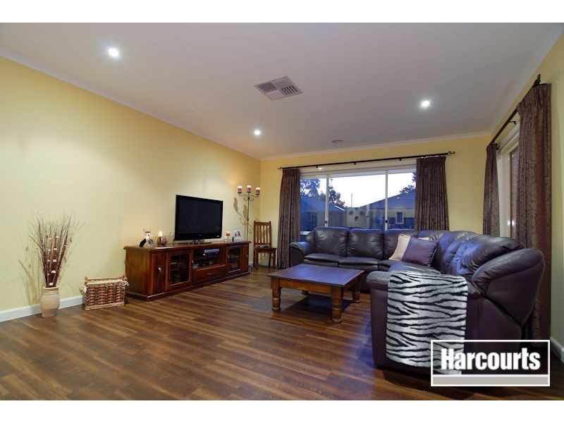 50 Sussex Avenue, Cranbourne North VIC 3977