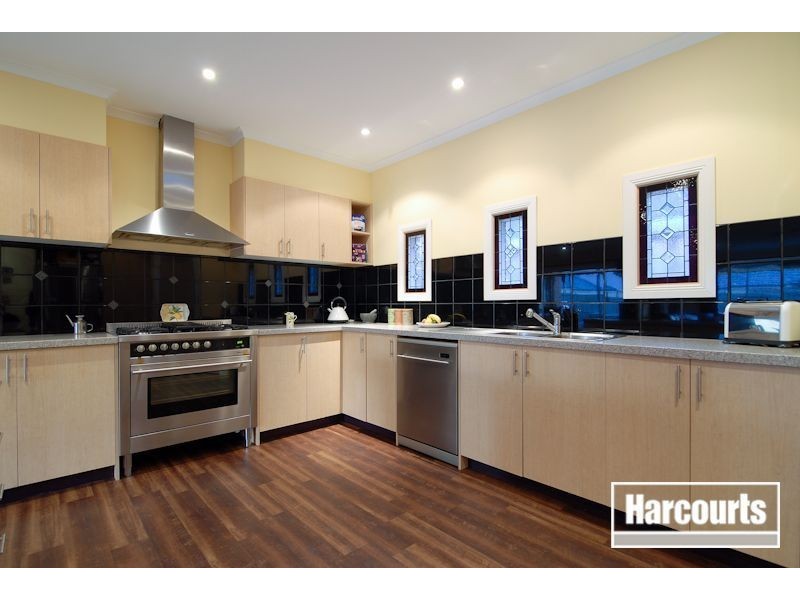 50 Sussex Avenue, Cranbourne North VIC 3977