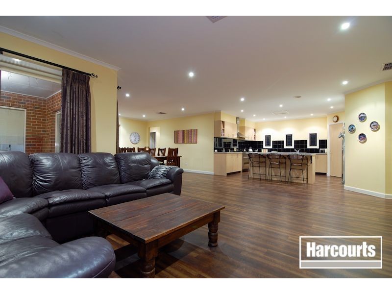 50 Sussex Avenue, Cranbourne North VIC 3977